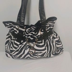 Tiger striped shoulder bag.